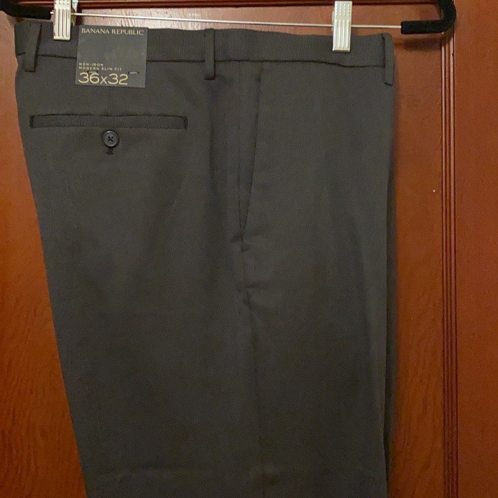 Men’s Brand New Banana Republic non iron dress pants.